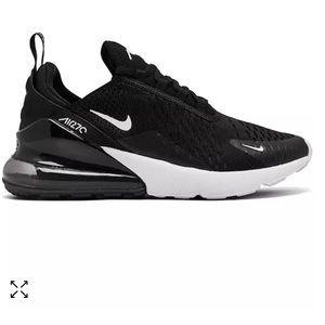 Lightly used Nike Women’s Airmax 270 Casual sneaker